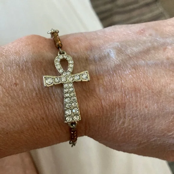 Hand made adjustable cross bracelet - Picture 1 of 4